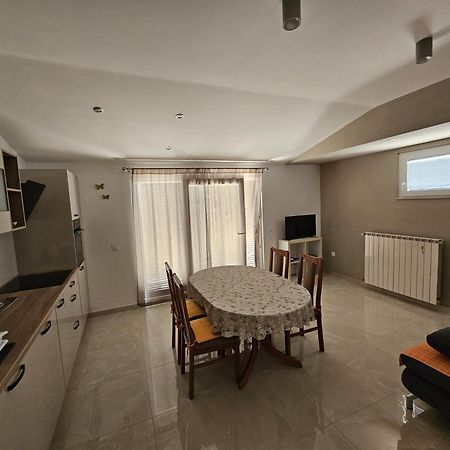 Filip Apartment Омиш Экстерьер фото