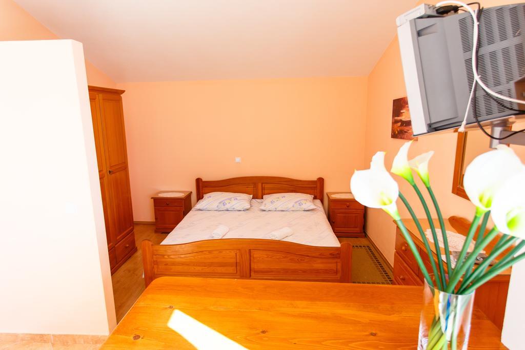 Filip Apartment Омиш Номер фото