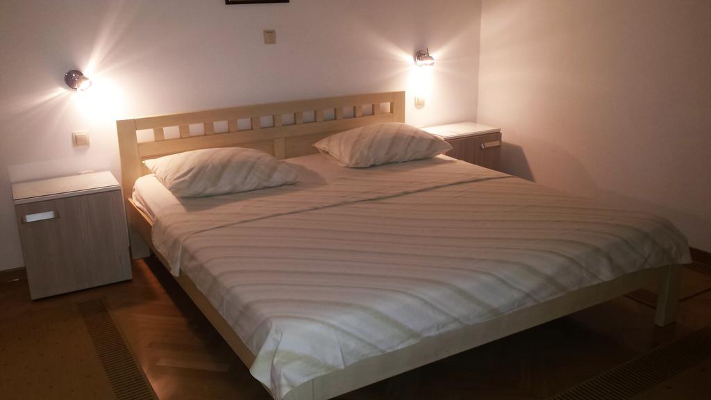 Filip Apartment Омиш Экстерьер фото